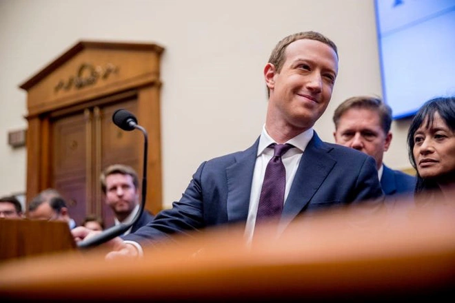 Nh&igrave;n lại thử th&aacute;ch 10 năm của Mark Zuckerberg: từ đeo c&agrave; vạt mỗi ng&agrave;y, chỉ ăn thịt con vật m&igrave;nh giết được tới giải cứu Facebook - Ảnh 1.