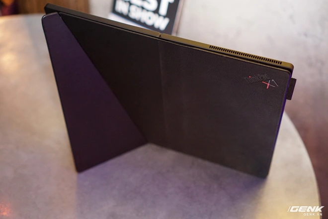 [CES 2020] Cận cảnh tablet m&agrave;n h&igrave;nh gập Lenovo X1 Fold: Thiết kế đa dụng cho cảm ứng lẫn b&agrave;n ph&iacute;m vật l&yacute;, gập lại như cuốn sổ tay rất đẹp - Ảnh 8.