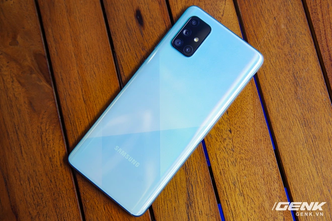 Samsung ch&iacute;nh thức ra mắt Galaxy A71: 4 camera l&ecirc;n tới 64MP, pin 4500mAh, sạc nhanh 25W gi&aacute; 10,49 triệu - Ảnh 1.