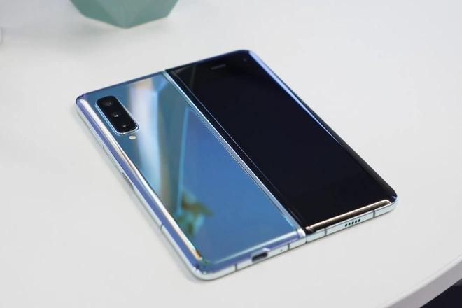 Galaxy Fold trở th&agrave;nh smartphone m&agrave;n h&igrave;nh gập tốt nhất năm 2019 - Ảnh 4.
