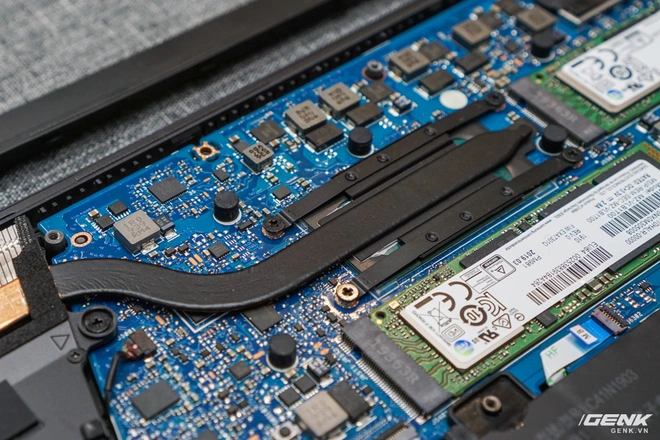 Cận cảnh ASUS ExpertBook B9: laptop 14 inch nhưng chỉ nặng hơn 800gr, đạt ti&ecirc;u chuẩn qu&acirc;n đội MIL-STD 810G - Ảnh 9.