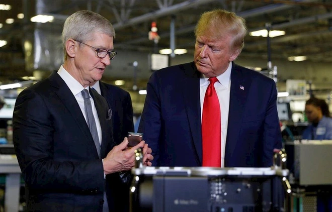 Tim Cook v&agrave; Tổng thống Trump: &ldquo;L&agrave;m bạn với vua như chơi với hổ&rdquo; - Ảnh 1.