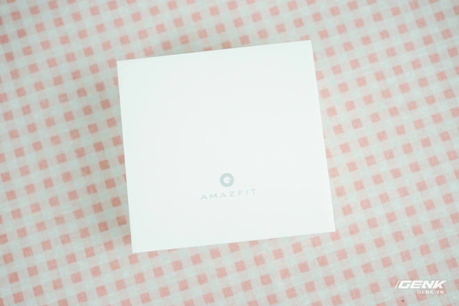 Tr&ecirc;n tay Amazfit T-Rex: Smartwatch nồi đồng cối đ&aacute; d&agrave;nh cho d&acirc;n phượt, thiết kế giống G-Shock, gi&aacute; 3.2 triệu đồng - Ảnh 1.