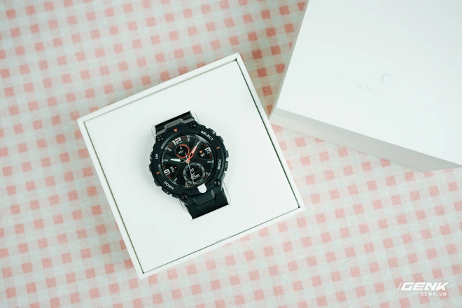 Tr&ecirc;n tay Amazfit T-Rex: Smartwatch nồi đồng cối đ&aacute; d&agrave;nh cho d&acirc;n phượt, thiết kế giống G-Shock, gi&aacute; 3.2 triệu đồng - Ảnh 2.