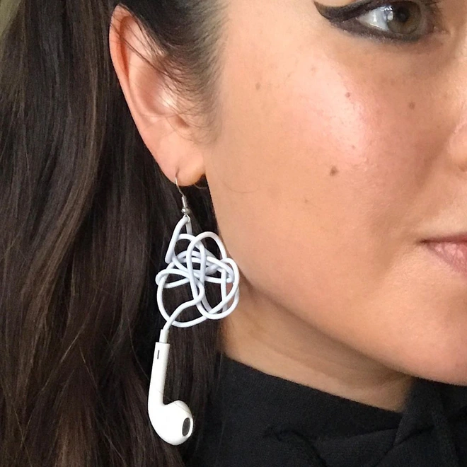 Internet th&iacute;ch th&uacute; với mẫu khuy&ecirc;n tai l&agrave;m từ EarPods bị rối d&acirc;y, c&oacute; gi&aacute; gần 1 triệu đồng - Ảnh 3.