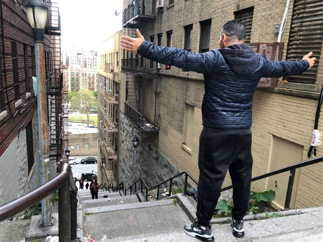 [Ch&ugrave;m ảnh] Đoạn cầu thang nơi Joker nhảy m&uacute;a đi&ecirc;n loạn trong phim nay đ&atilde; trở th&agrave;nh địa điểm du lịch nổi tiếng thế giới - Ảnh 10.