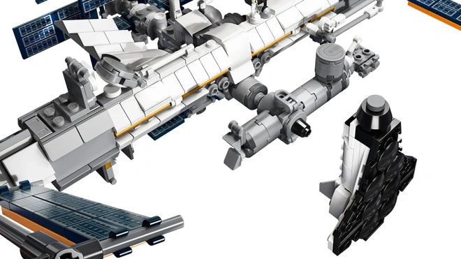 Đ&acirc;y l&agrave; bộ Lego Trạm vũ trụ quốc tế: d&ugrave; rất chi tiết nhưng cũng mong manh dễ vỡ chẳng kh&aacute;c g&igrave; h&agrave;ng thật - Ảnh 3.