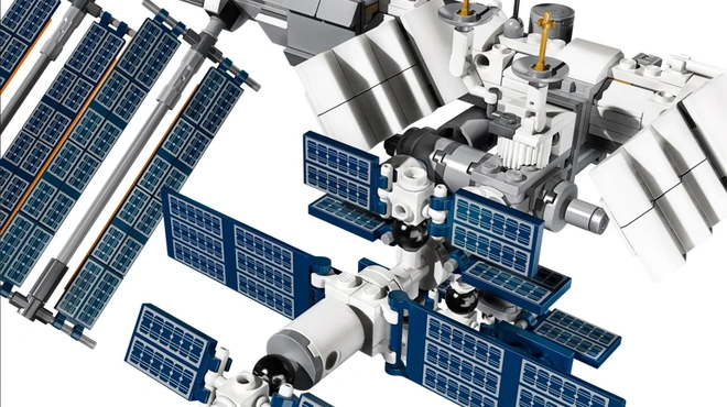 Đ&acirc;y l&agrave; bộ Lego Trạm vũ trụ quốc tế: d&ugrave; rất chi tiết nhưng cũng mong manh dễ vỡ chẳng kh&aacute;c g&igrave; h&agrave;ng thật - Ảnh 4.
