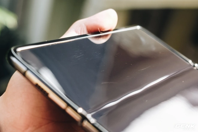D&ugrave;ng Galaxy Fold kh&ocirc;ng d&aacute;n m&agrave;n h&igrave;nh: Chiếc m&aacute;y của t&ocirc;i b&acirc;y giờ ra sao? - Ảnh 11.