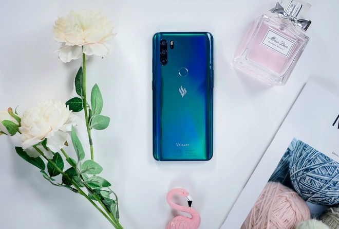 Ch&iacute;nh thức ra mắt Vsmart Active 3: Thiết kế th&ograve; thụt, 3 camera giống hệt Vsmart Live, chip Helio P60, gi&aacute; từ 4,5 triệu đồng - Ảnh 1.