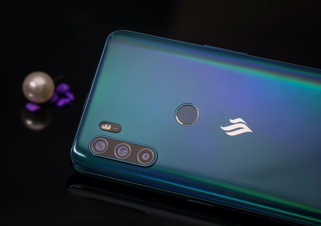 Ch&iacute;nh thức ra mắt Vsmart Active 3: Thiết kế th&ograve; thụt, 3 camera giống hệt Vsmart Live, chip Helio P60, gi&aacute; từ 4,5 triệu đồng - Ảnh 5.