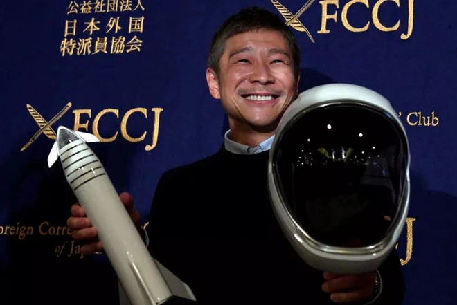 Tuyển bạn g&aacute;i đi du lịch v&ograve;ng quanh Mặt trăng c&ugrave;ng m&igrave;nh, tỉ ph&uacute; Nhật Bản bất ngờ lật k&egrave;o khi nhận được gần 30.000 đơn đăng k&yacute; - Ảnh 1.