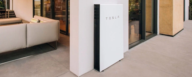 Pin trong nh&agrave; Powerwall của Tesla sau 4 năm sử dụng: Gi&uacute;p tiết kiệm hơn 100 USD tiền điện mỗi th&aacute;ng, c&oacute; l&atilde;i sau 7 năm - Ảnh 2.