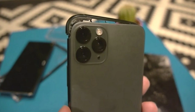 iPhone 11 Pro, Galaxy Note 10 v&agrave; Huawei Mate 30 rơi xuống từ cầu thang cao chục m&eacute;t, chiếc smartphone n&agrave;o sẽ sống s&oacute;t? - Ảnh 6.