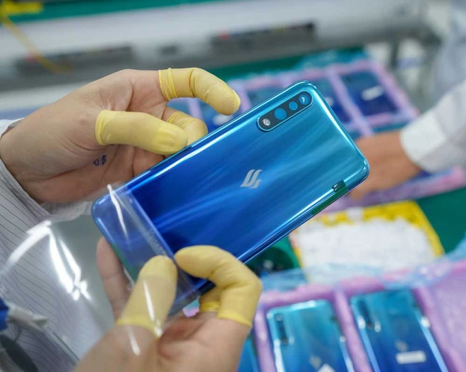 Smartphone của tỷ ph&uacute; Phạm Nhật Vượng bất ngờ tăng trưởng chưa từng c&oacute;, sắp bằng Apple tại Việt Nam - Ảnh 1.