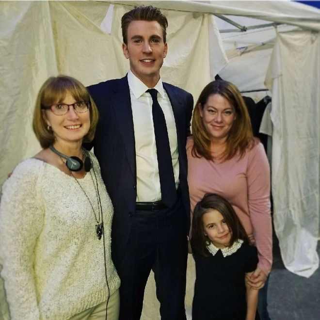 Con g&aacute;i m&agrave;n ảnh của Iron Man l&ocirc;i khi&ecirc;n Captain America ra trượt tuyết, nhất quyết kh&ocirc;ng chịu trả lại cho Marvel - Ảnh 5.