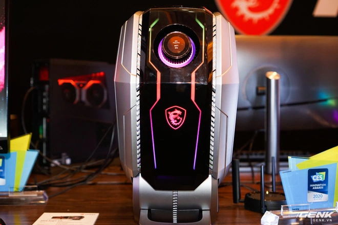 [CES 2020] MSI tr&igrave;nh l&agrave;ng chiếc PC chơi game cực khủng MEG Aegis Ti5 tại CES, nh&igrave;n chẳng kh&aacute;c g&igrave; c&aacute;i đầu Robot - Ảnh 3.