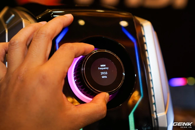 [CES 2020] MSI tr&igrave;nh l&agrave;ng chiếc PC chơi game cực khủng MEG Aegis Ti5 tại CES, nh&igrave;n chẳng kh&aacute;c g&igrave; c&aacute;i đầu Robot - Ảnh 5.