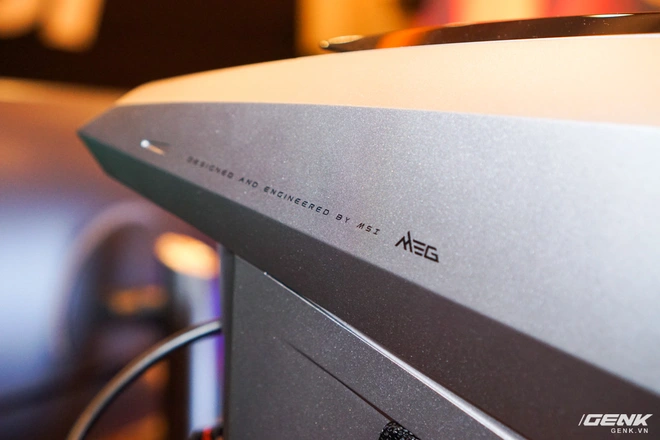 [CES 2020] MSI tr&igrave;nh l&agrave;ng chiếc PC chơi game cực khủng MEG Aegis Ti5 tại CES, nh&igrave;n chẳng kh&aacute;c g&igrave; c&aacute;i đầu Robot - Ảnh 7.