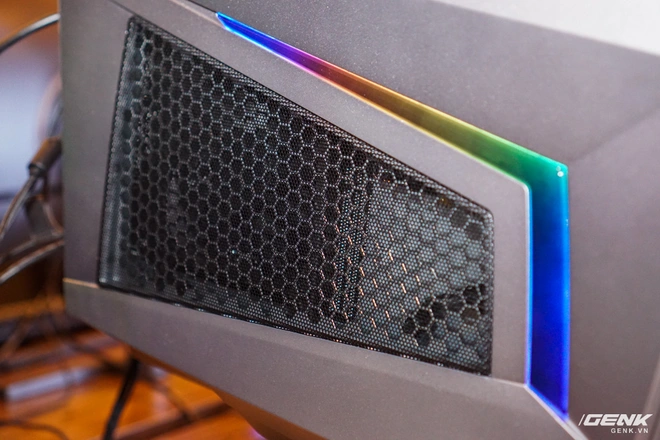 [CES 2020] MSI tr&igrave;nh l&agrave;ng chiếc PC chơi game cực khủng MEG Aegis Ti5 tại CES, nh&igrave;n chẳng kh&aacute;c g&igrave; c&aacute;i đầu Robot - Ảnh 8.