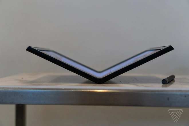 [CES 2020] Dell giới thiệu Concept Ori v&agrave; Concept Duet: Laptop với thiết kế m&agrave;n h&igrave;nh gập v&agrave; hai m&agrave;n h&igrave;nh - Ảnh 3.