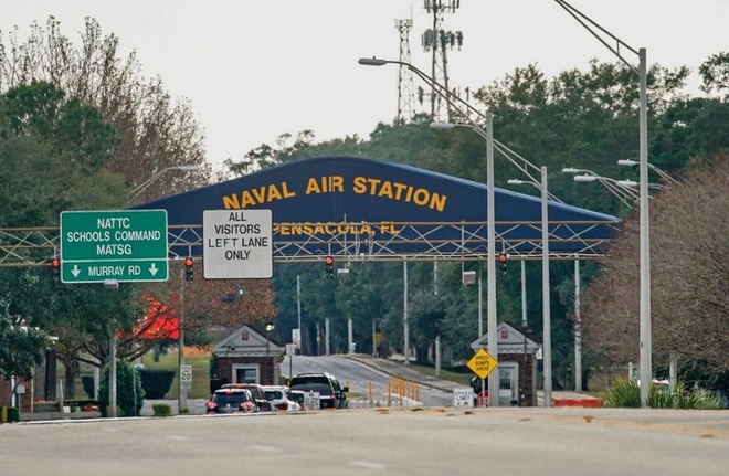 FBI lại cầu cạnh Apple mở kh&oacute;a iPhone của kẻ s&aacute;t nh&acirc;n trong vụ xả s&uacute;ng hồi th&aacute;ng 12/2019 - Ảnh 2.