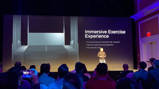 [CES 2020] Amazfit HomeStudio: ph&ograve;ng gym tại gia với gương soi 56-inch, m&agrave;n h&igrave;nh 43-inch, camera 3D - Ảnh 1.