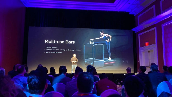 [CES 2020] Amazfit HomeStudio: ph&ograve;ng gym tại gia với gương soi 56-inch, m&agrave;n h&igrave;nh 43-inch, camera 3D - Ảnh 2.