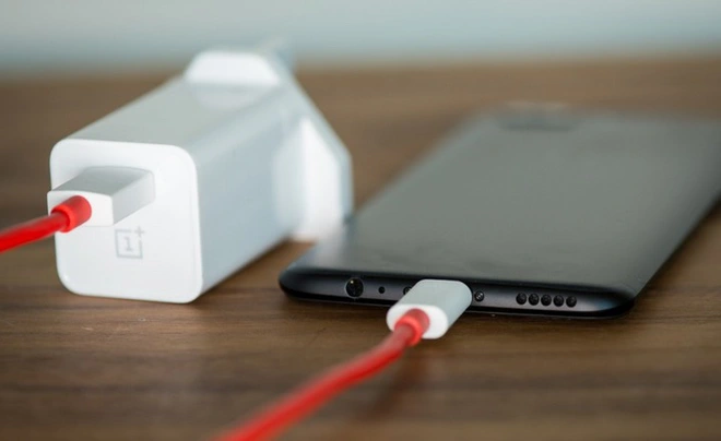 T&iacute;nh năng mới của OnePlus sẽ gi&uacute;p bạn y&ecirc;n t&acirc;m sạc điện thoại qua đ&ecirc;m m&agrave; kh&ocirc;ng lo bị chai pin - Ảnh 2.