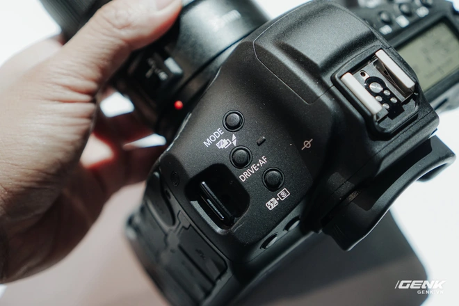 [CES 2020] Cận cảnh bộ đ&ocirc;i qu&aacute;i vật Canon EOS 1DX Mark III v&agrave; EOS Ra - Ảnh 8.
