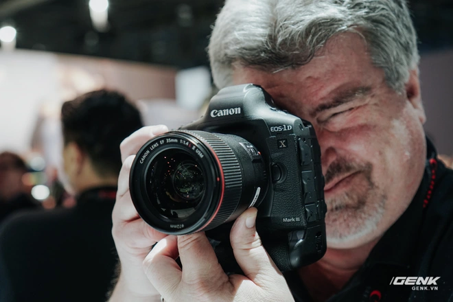 [CES 2020] Cận cảnh bộ đ&ocirc;i qu&aacute;i vật Canon EOS 1DX Mark III v&agrave; EOS Ra - Ảnh 10.