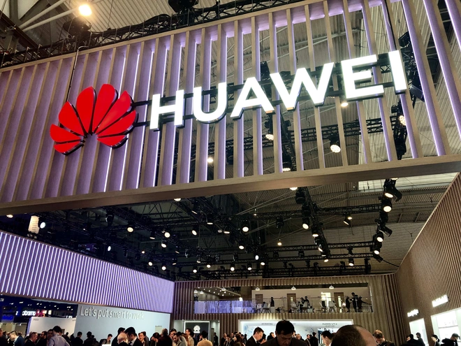 2020 sẽ tiếp tục l&agrave; một năm s&oacute;ng gi&oacute; đối với mảng smartphone của Huawei - Ảnh 1.
