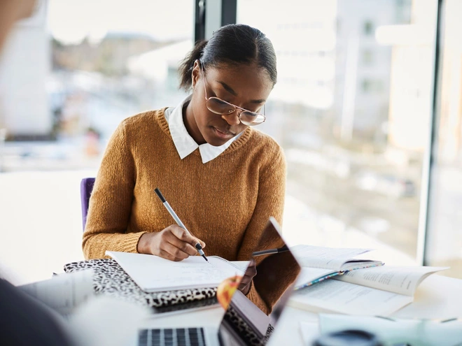 Đ&acirc;y l&agrave; 3 th&oacute;i quen của những thi&ecirc;n t&agrave;i bạn cũng c&oacute; thể &aacute;p dụng để l&agrave;m m&igrave;nh th&ocirc;ng minh hơn - Ảnh 4.