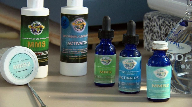 B&aacute;c bỏ 7 tin giả nguy hiểm về dịch bệnh corona mới: Từ s&uacute;p dơi, vũ kh&iacute; sinh học cho đến uống thuốc tẩy để ph&ograve;ng bệnh - Ảnh 7.