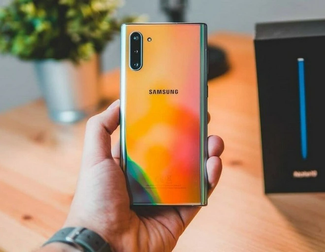 Bloomberg: Apple v&agrave; Samsung kh&oacute; tho&aacute;t khỏi &ldquo;số phận&rdquo; l&agrave; những h&atilde;ng dẫn đầu thị trường smartphone - Ảnh 4.