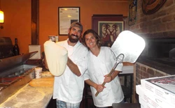 Từ bỏ sự nghiệp ở phố Wall, cặp vợ chồng mở nhà hàng pizza trên biển Caribbean và gặt hái nhiều thành công