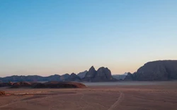 Chiêm ngưỡng vẻ choáng ngợp của sa mạc từng xuất hiện trong các cảnh phim Star Wars và The Martian