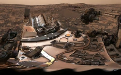 Cùng xem ảnh chụp...selfie choáng ngợp của tàu thăm dò Curiosity ngay trên Sao Hỏa