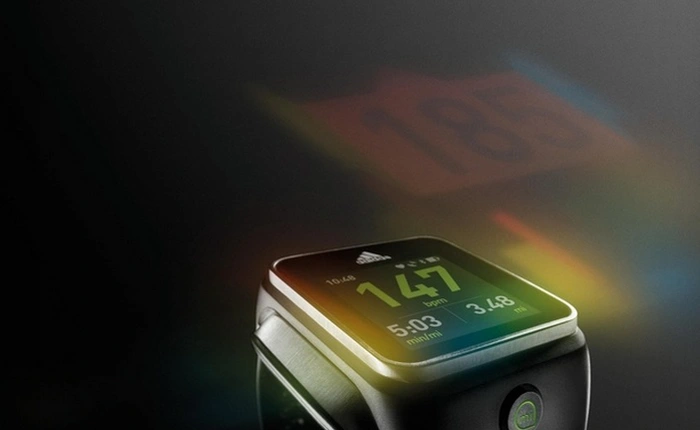 Adidas giới thiệu đồng hồ thông minh với giá "chát"
