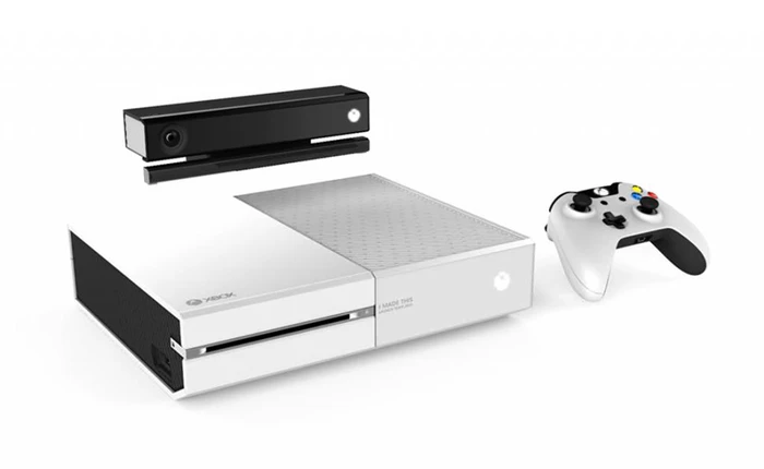 Mở hộp Xbox One phiên bản màu trắng không bán trên thị trường