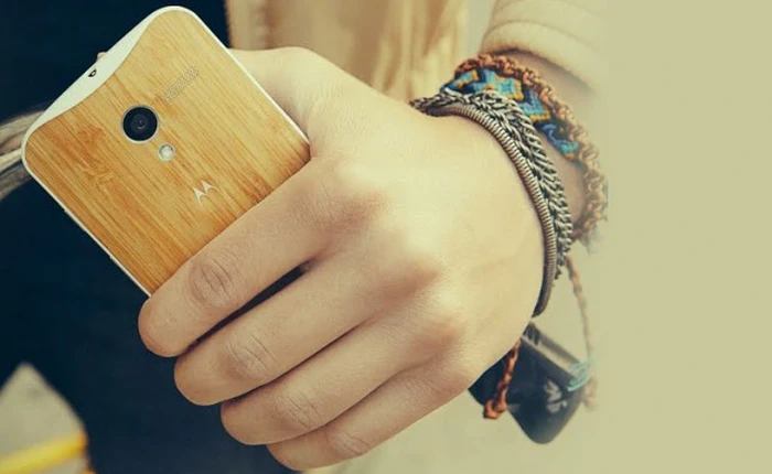 Cận cảnh Moto X phiên bản vỏ gỗ sồi và gỗ hồng mộc