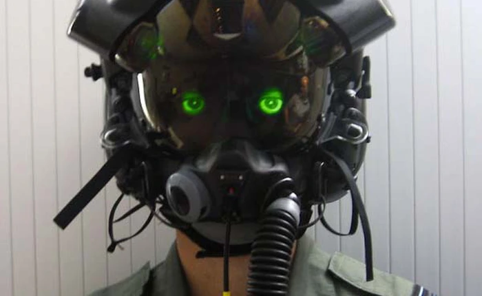 Phi công suýt chết thảm vì mũ bay "mù" của dự án F-35