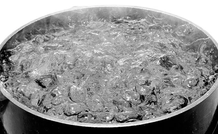 Đun sôi nước tới 600 độ C chỉ trong... một phần ngàn tỷ giây!