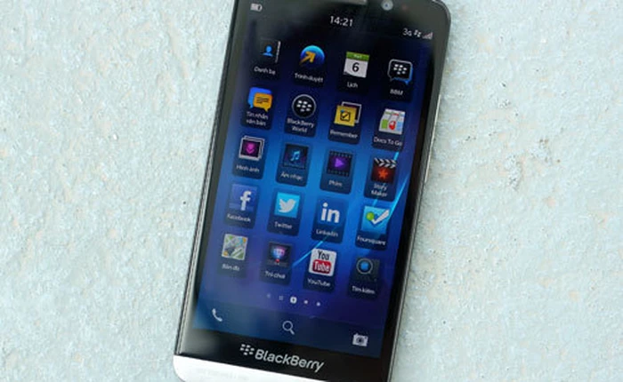 Xuất hiện video trên tay smartphone màn hình khủng BlackBerry Z30