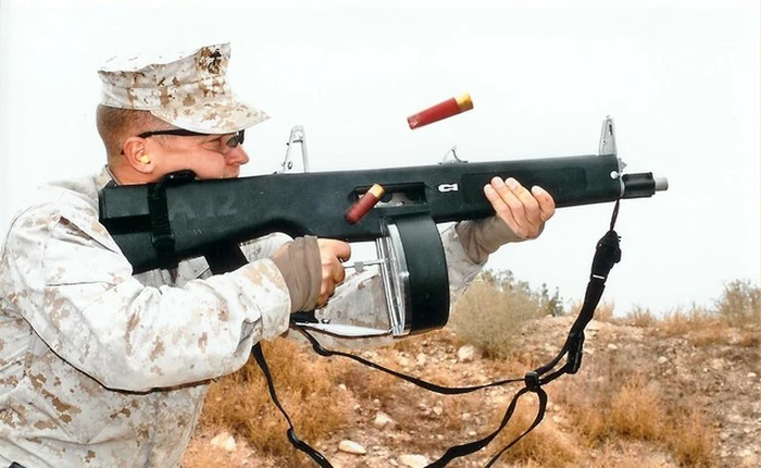Khám phá sức mạnh siêu shotgun AA-12