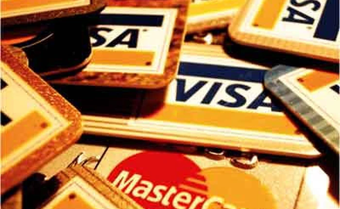 Bắt khẩn cấp 8 người ăn cắp cả trăm triệu USD thẻ tín dụng