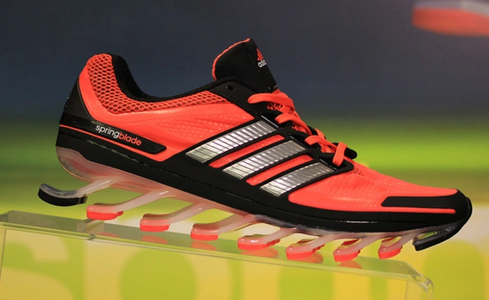 Springblade: Giày co giãn như lò xo của Adidas