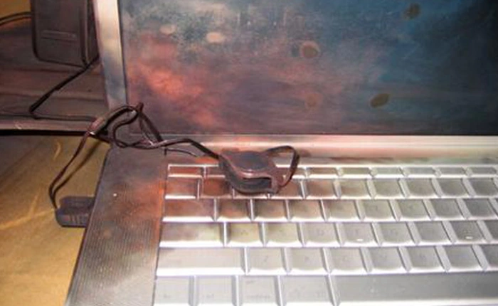 Nổ pin laptop: Bản chất và cách phòng tránh