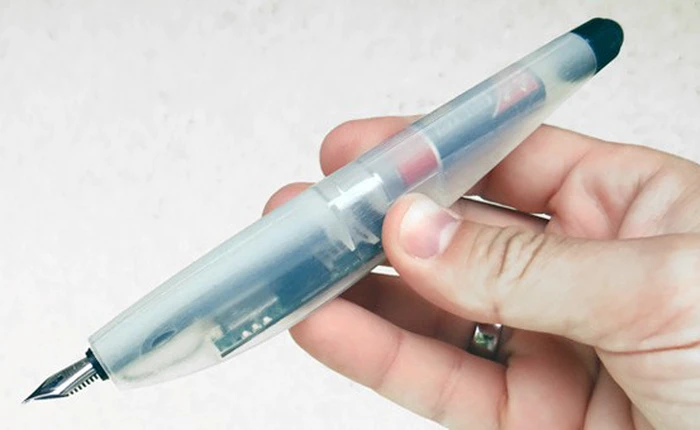 Bút Lernstift tự rung khi bạn viết sai chính tả