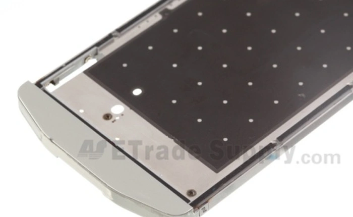 Mổ bụng phiên bản BlackBerry Z10 siêu sang, không có khác biệt về linh kiện